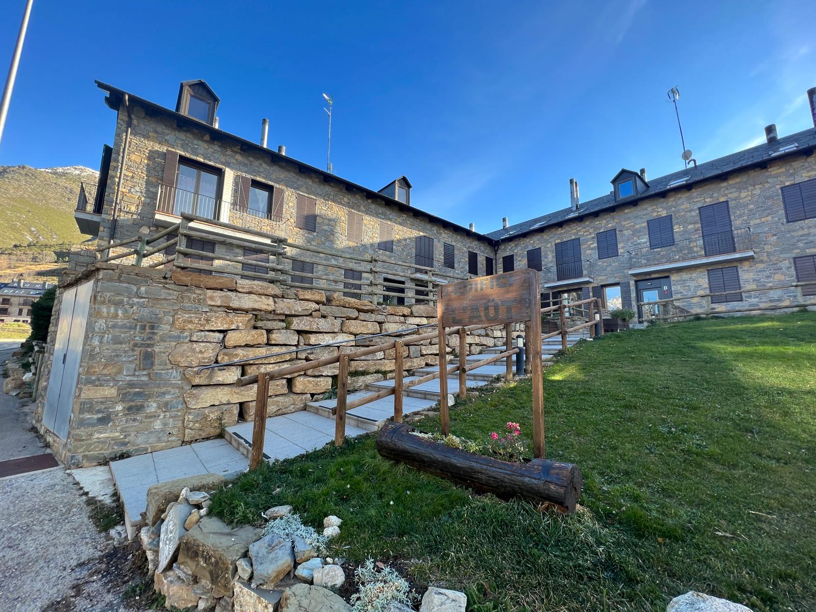 PENTHOUSE MIT PARKPLATZ IN LA VALL DE BOÍ